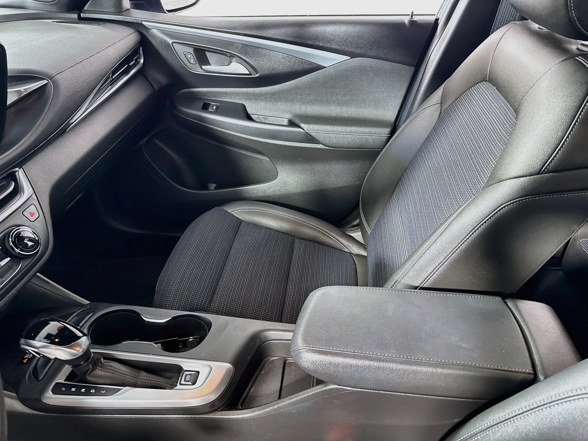 Used 2025 Buick Envista Preferred w/ Convenience II Package FWD image 23