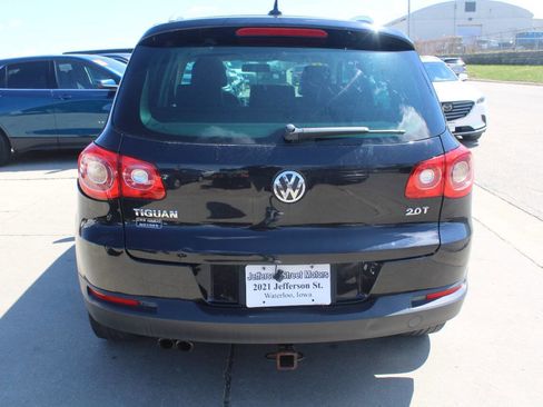 Used 2010 Volkswagen Tiguan SE image 2