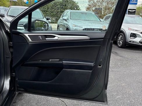 Used 2018 Ford Fusion SE w/ Fusion SE Technology Package FWD image 46