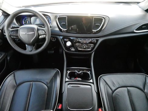 Used 2023 Chrysler Pacifica Limited w/ S Appearance Package image 10