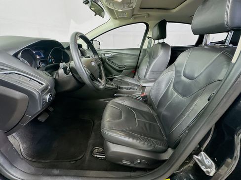 Used 2015 Ford Focus Titanium FWD image 13