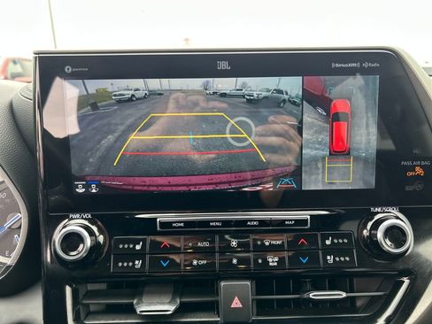 Used 2022 Toyota Highlander Limited AWD/4WD image 18