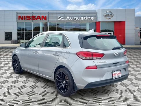 Used 2020 Hyundai Elantra GT FWD image 4