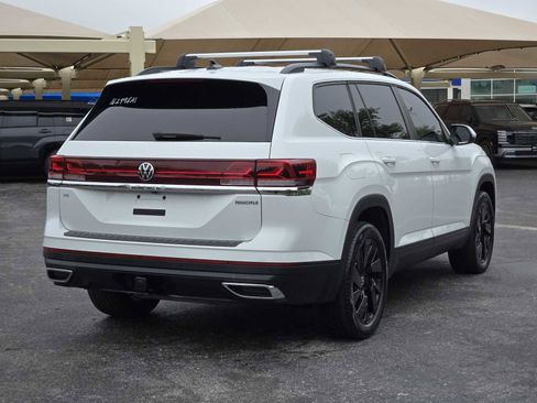 Used 2024 Volkswagen Atlas SE w/ Panoramic Sunroof Package image 7