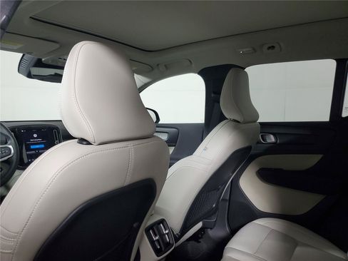 Certified 2026 Volvo XC40 B5 Plus AWD/4WD image 14