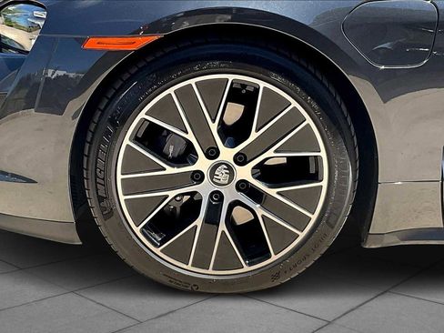 Used 2024 Porsche Taycan image 9