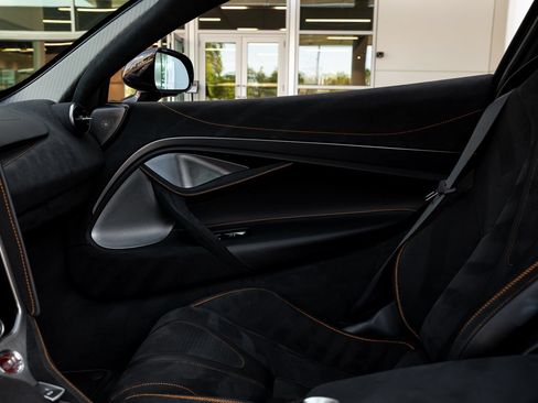 Used 2024 McLaren 750S RWD image 43