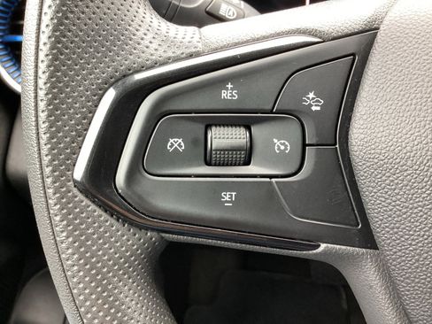 Used 2025 Chevrolet Trax LT FWD image 6