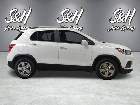 Used 2020 Chevrolet Trax LT w/ LT Convenience Package FWD image 19