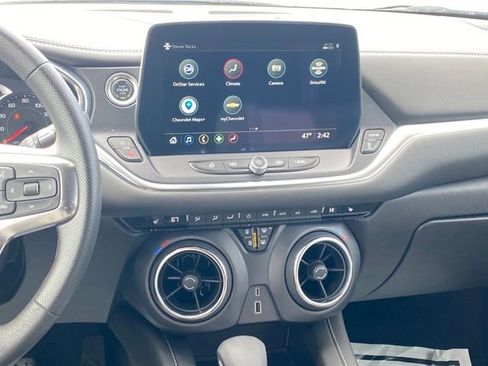 Certified 2025 Chevrolet Blazer LT image 9