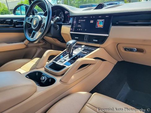 Used 2021 Porsche Cayenne Coupe image 24