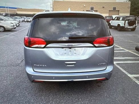 Used 2020 Chrysler Pacifica Limited FWD image 6