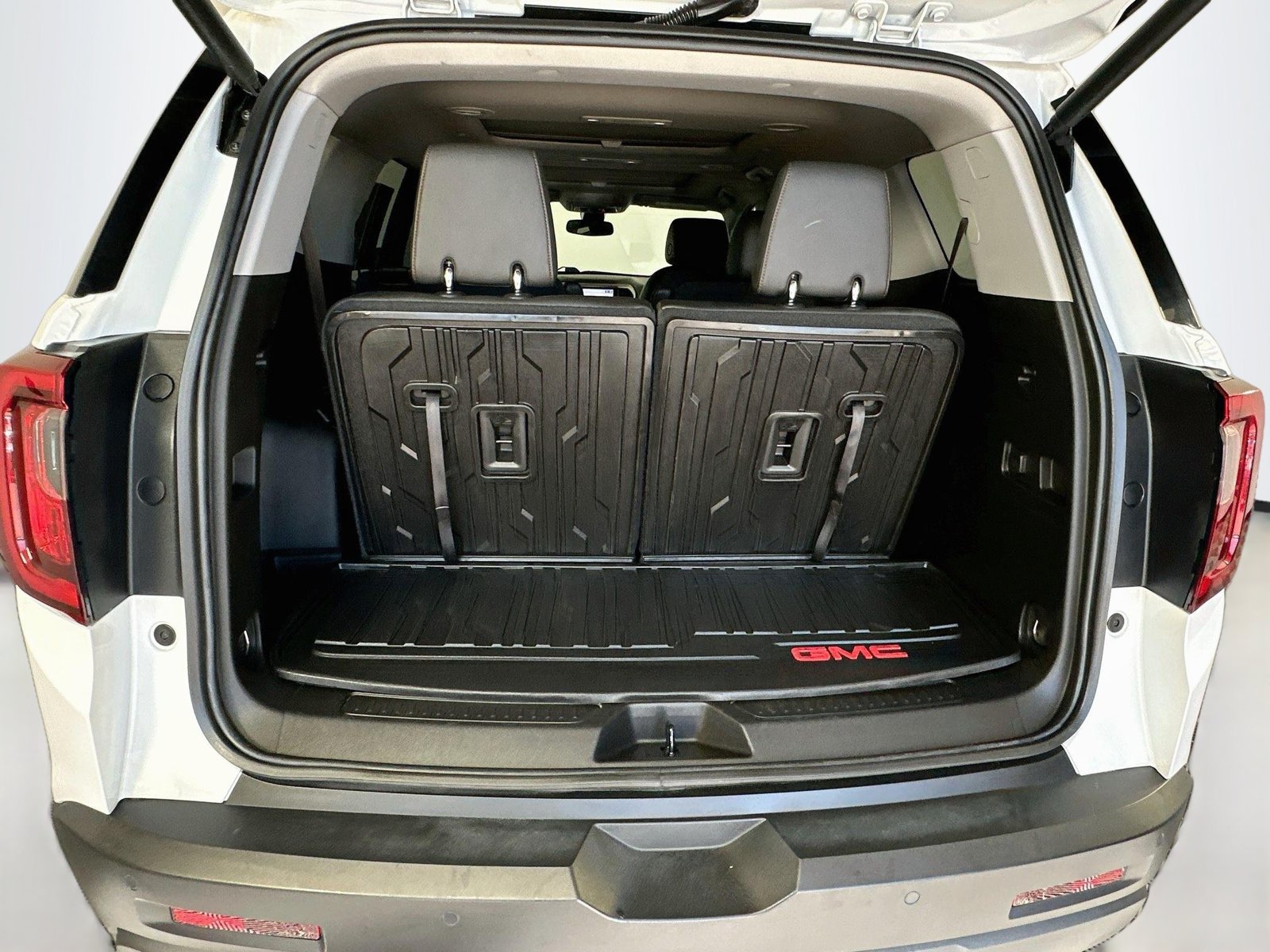 Used 2023 GMC Acadia AT4 w/ Technology Package AWD/4WD image 28