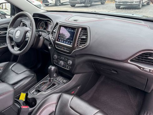 Used 2022 Jeep Cherokee Trailhawk AWD/4WD image 28