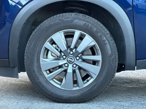 Used 2024 Nissan Pathfinder SV image 12