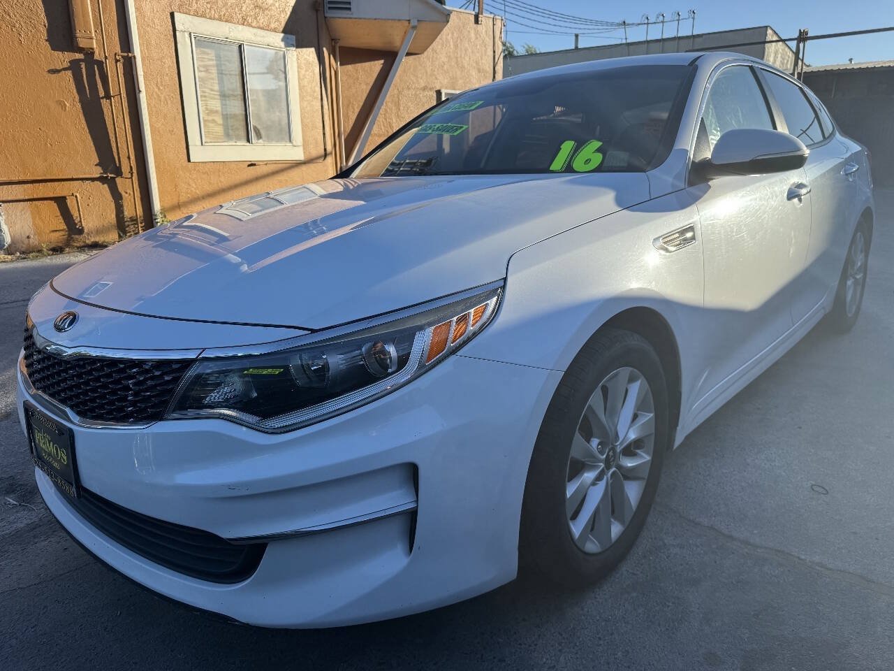Used 2016 Kia Optima LX w/ Option Group 014 FWD image 2