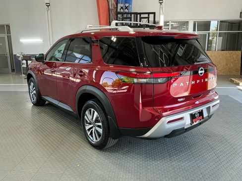 Used 2023 Nissan Pathfinder SL AWD/4WD image 28