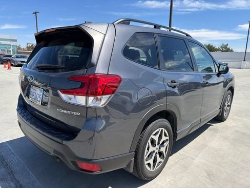 Used 2021 Subaru Forester Premium AWD/4WD image 2