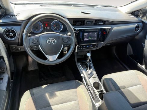 Used 2018 Toyota Corolla LE FWD image 15