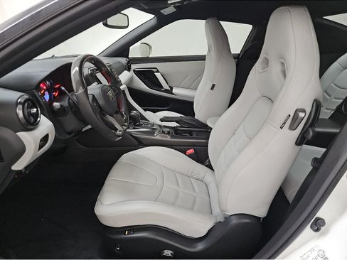 Used 2023 Nissan GT-R Premium AWD/4WD image 7
