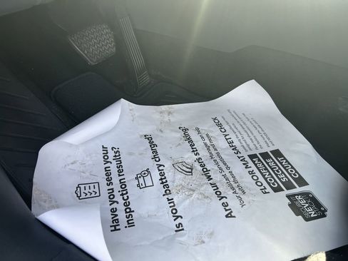 Used 2024 Toyota Highlander LE image 17