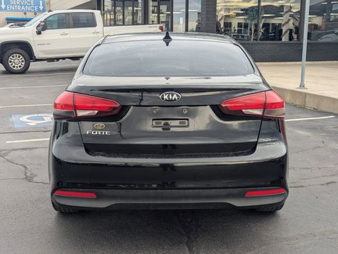 Used 2017 Kia Forte LX image 6