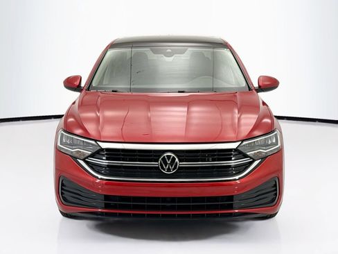 Used 2022 Volkswagen Jetta SE w/ Panoramic Sunroof Package image 2