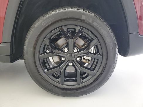 Used 2024 Jeep Grand Cherokee Altitude AWD/4WD image 11