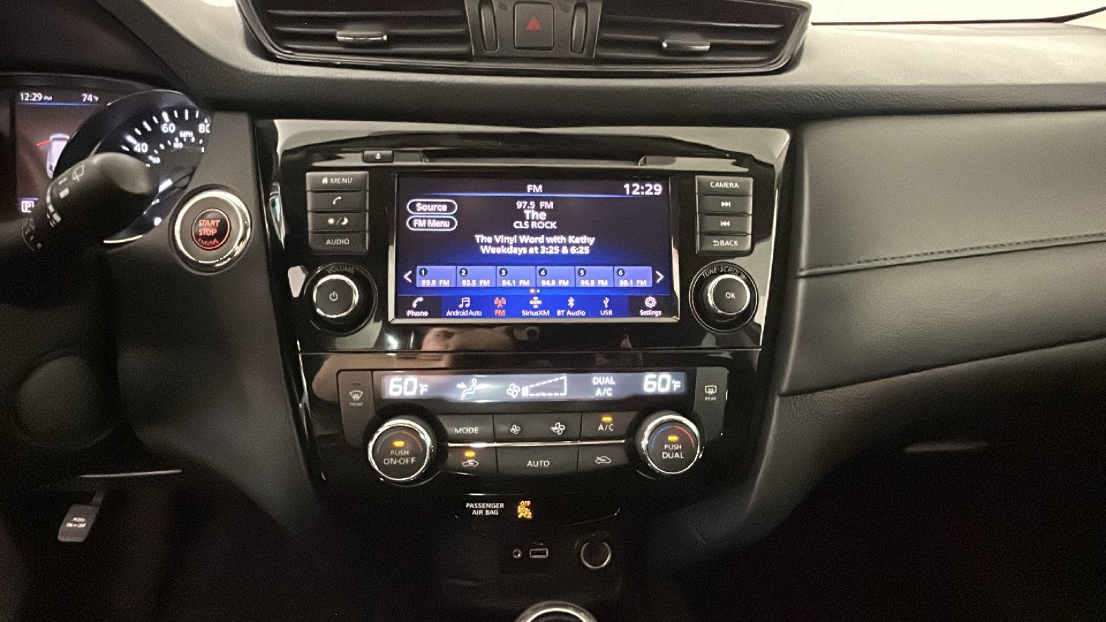 Used 2018 Nissan Rogue SV AWD/4WD image 27