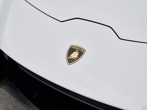 Used 2020 Lamborghini Huracan EVO image 6