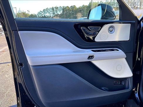 Used 2025 Lincoln Aviator Reserve w/ Equipment Group 201A image 23