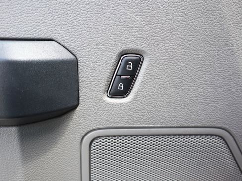 Used 2022 Ford F550 4x4 Crew Cab Super Duty w/ Power Equipment Group image 23