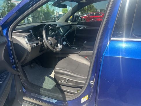 Used 2023 Cadillac XT6 Luxury FWD image 3