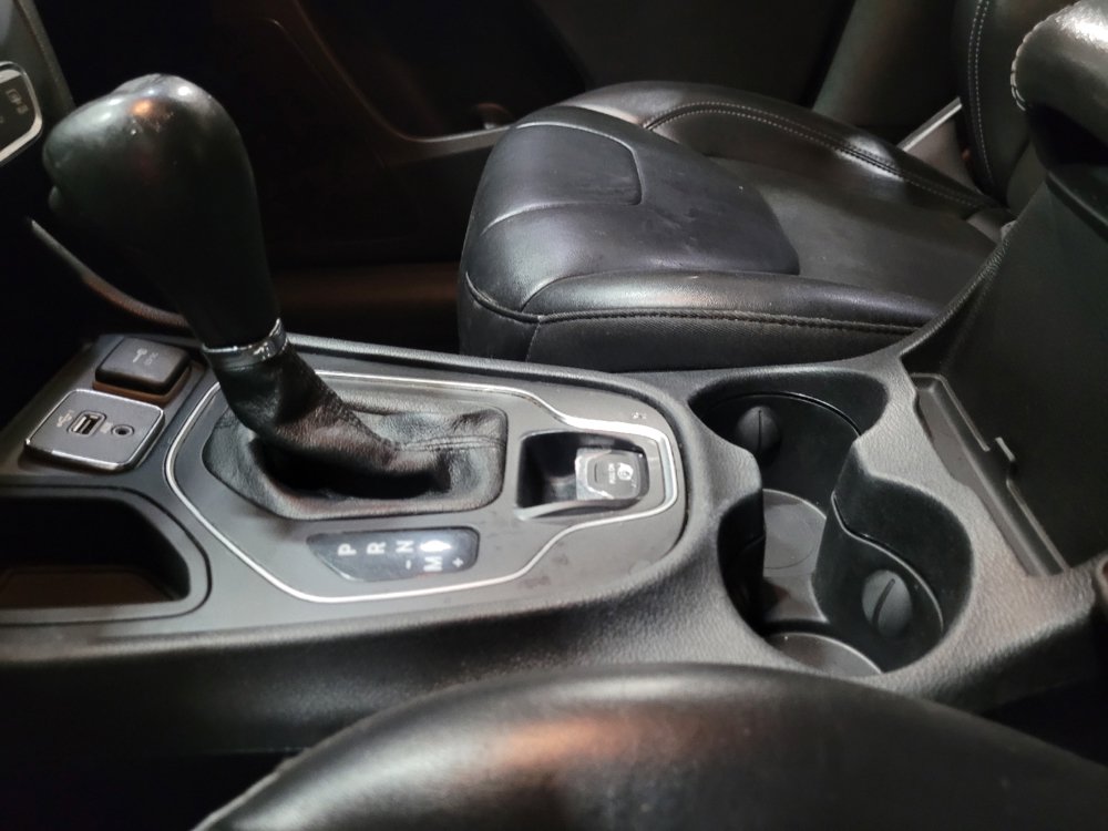 Used 2020 Jeep Cherokee Latitude Plus w/ Cold Weather Group FWD image 26