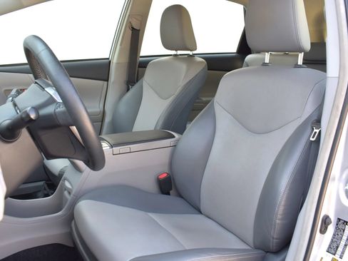 Used 2015 Toyota Prius V Four FWD image 11