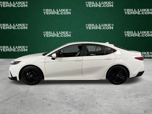 Used 2025 Toyota Camry SE image 10