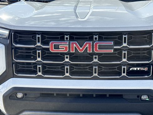 Used 2025 GMC Canyon AT4 w/ Nightfall Edition image 9