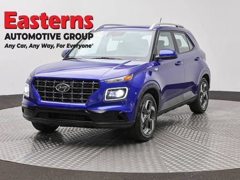 Used 2023 Hyundai Venue Limited w/ Cargo Package FWD image 1
