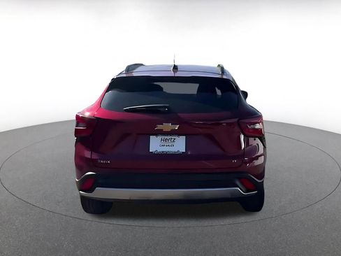 Used 2025 Chevrolet Trax LT FWD image 11
