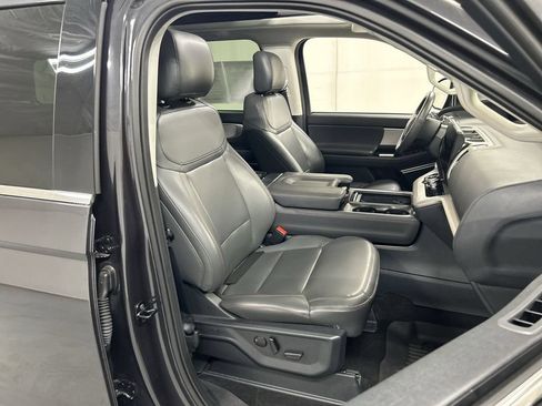 Used 2025 Ford Expedition Active AWD/4WD image 24