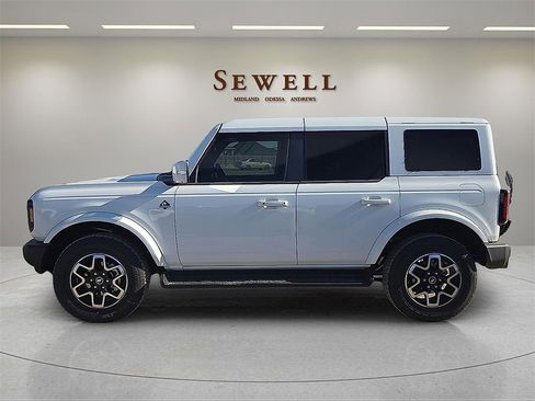 New 2025 Ford Bronco Outer Banks image 2