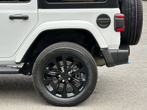 Used 2023 Jeep Wrangler Unlimited Sahara image 42