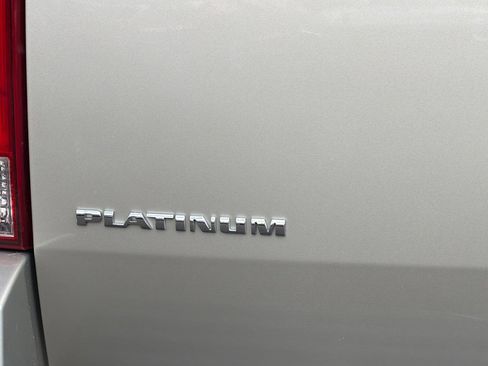 Used 2013 Cadillac Escalade ESV Platinum AWD/4WD image 29