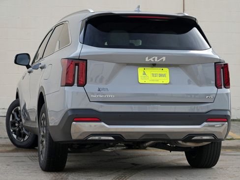 Used 2024 Kia Sorento S w/ Panoramic Sunroof Package AWD/4WD image 5