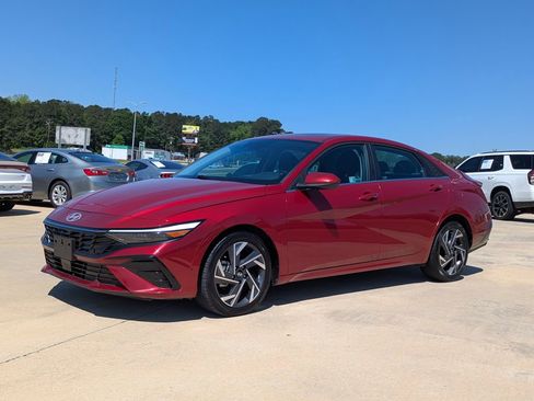 Used 2025 Hyundai Elantra SEL FWD image 4