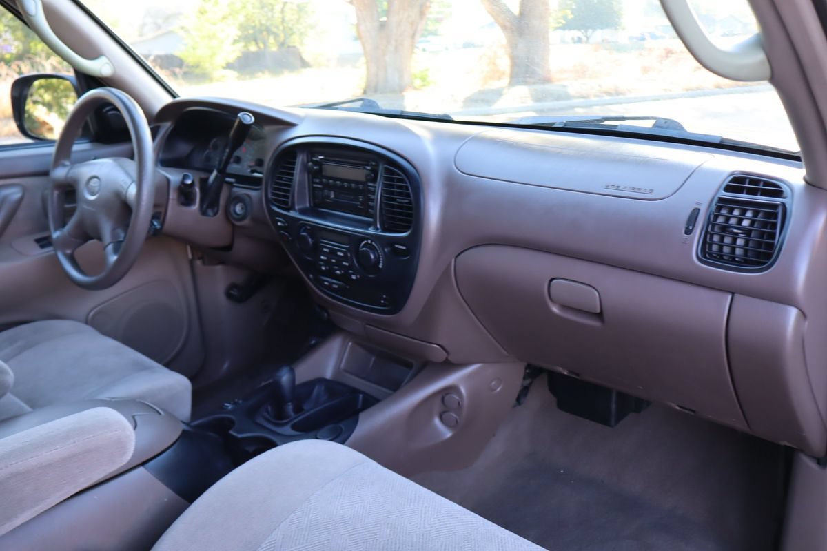 Used 2001 Toyota Sequoia SR5 AWD/4WD image 17