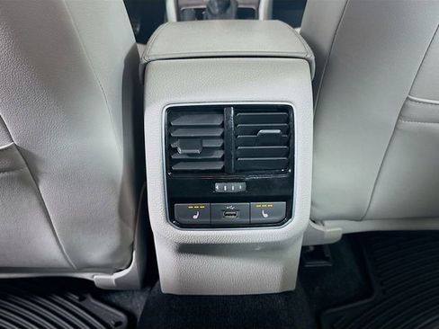 Used 2017 Volkswagen Passat 1.8T SEL Premium image 27