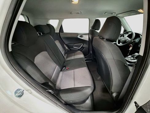 Used 2025 Kia Soul LX w/ LX Technology Package FWD image 23