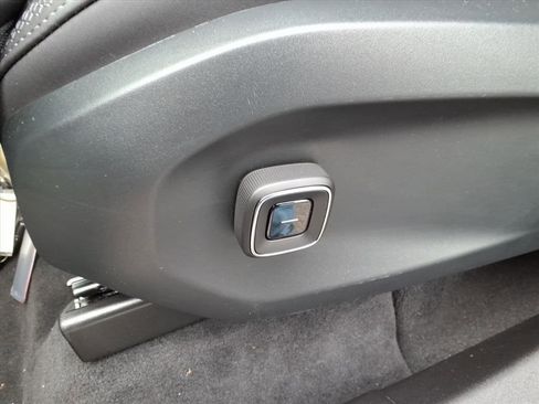 New 2025 Volvo EX90 Plus w/ Protection Package Premier image 17