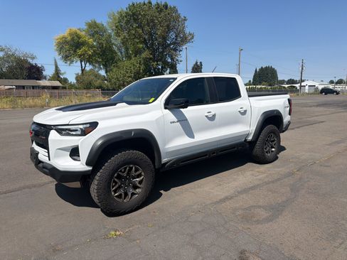 Used 2024 Chevrolet Colorado ZR2 w/ ZR2 Convenience Package III AWD/4WD image 4